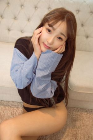 自拍欧美风头像女_4K免费观看